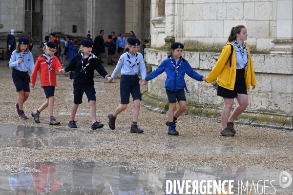 Orage pendant le rassemblement de 30 000 Scouts Unitaires de France à Chambord pour fêter les 50 ans du mouvement, 12 000 jeunes scouts mis à l abri en urgence dans le château de Chambord