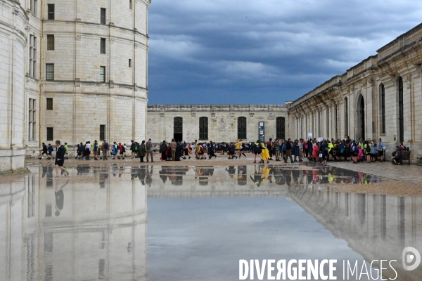 Orage pendant le rassemblement de 30 000 Scouts Unitaires de France à Chambord pour fêter les 50 ans du mouvement, 12 000 jeunes scouts mis à l abri en urgence dans le château de Chambord