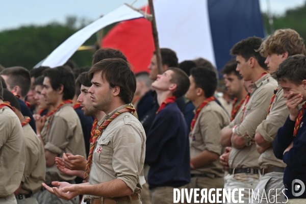 Messe de la Pentecôte des  Scouts Unitaires de France lors de leur rassemblement  à Chambord pour fêter les 50 ans du mouvement.