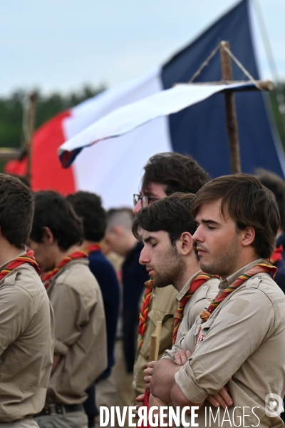 Messe de la Pentecôte des  Scouts Unitaires de France lors de leur rassemblement  à Chambord pour fêter les 50 ans du mouvement.