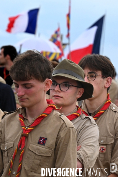 Messe de la Pentecôte des  Scouts Unitaires de France lors de leur rassemblement  à Chambord pour fêter les 50 ans du mouvement.