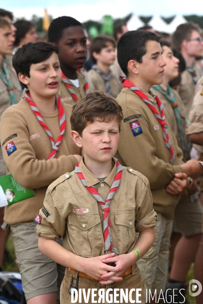 Messe de la Pentecôte des  Scouts Unitaires de France lors de leur rassemblement  à Chambord pour fêter les 50 ans du mouvement.