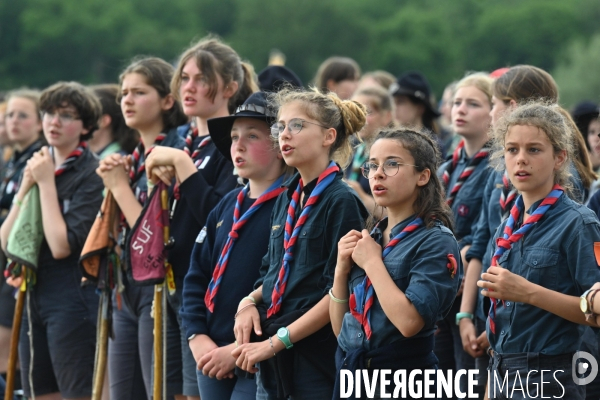 Messe de la Pentecôte des  Scouts Unitaires de France lors de leur rassemblement  à Chambord pour fêter les 50 ans du mouvement.