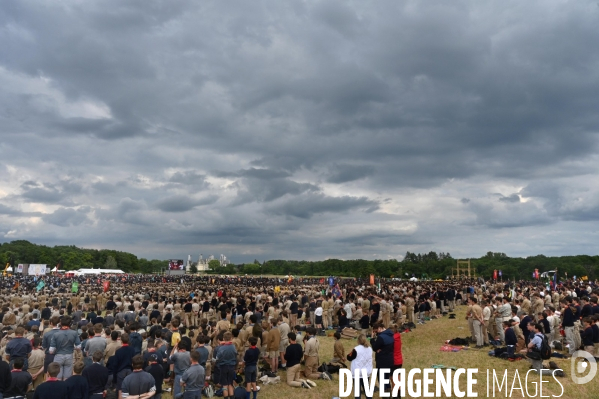 Messe de la Pentecôte des  Scouts Unitaires de France lors de leur rassemblement  à Chambord pour fêter les 50 ans du mouvement.