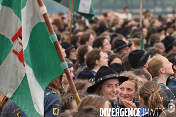 Messe de la Pentecôte des  Scouts Unitaires de France lors de leur rassemblement  à Chambord pour fêter les 50 ans du mouvement.