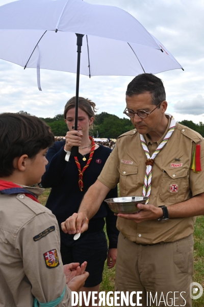 Messe de la Pentecôte des  Scouts Unitaires de France lors de leur rassemblement  à Chambord pour fêter les 50 ans du mouvement.