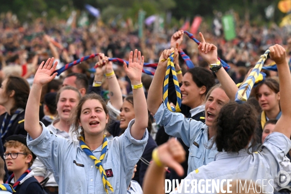 Messe de la Pentecôte des  Scouts Unitaires de France lors de leur rassemblement  à Chambord pour fêter les 50 ans du mouvement.