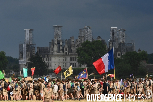 Rassemblement de 30 000 Scouts Unitaires de France à Chambord pour fêter les 50 ans du mouvement,