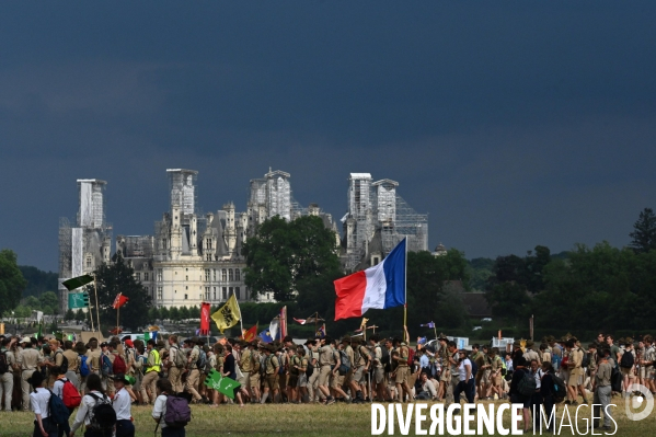 Rassemblement de 30 000 Scouts Unitaires de France à Chambord pour fêter les 50 ans du mouvement,