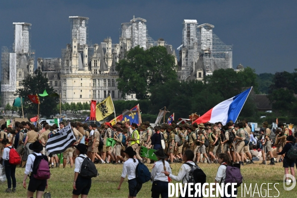 Rassemblement de 30 000 Scouts Unitaires de France à Chambord pour fêter les 50 ans du mouvement,