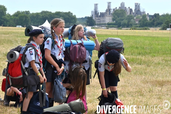 Rassemblement de 30 000 Scouts Unitaires de France à Chambord pour fêter les 50 ans du mouvement,