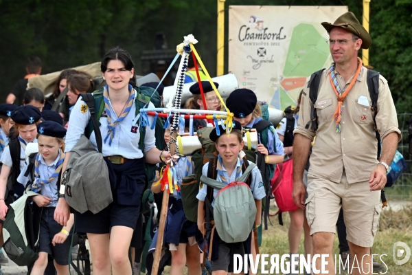 Rassemblement de 30 000 Scouts Unitaires de France à Chambord pour fêter les 50 ans du mouvement,