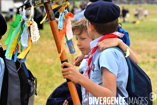 Rassemblement de 30 000 Scouts Unitaires de France à Chambord pour fêter les 50 ans du mouvement,