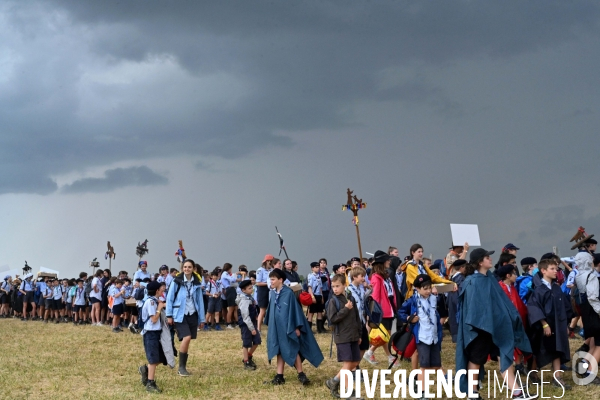 Rassemblement de 30 000 Scouts Unitaires de France à Chambord pour fêter les 50 ans du mouvement,