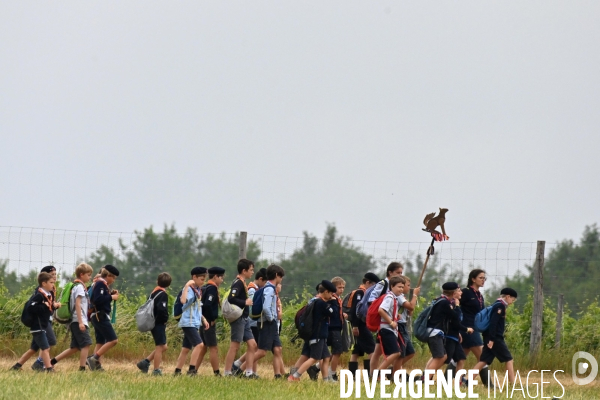 Rassemblement de 30 000 Scouts Unitaires de France à Chambord pour fêter les 50 ans du mouvement,