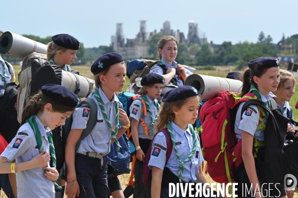 Rassemblement de 30 000 Scouts Unitaires de France à Chambord pour fêter les 50 ans du mouvement,