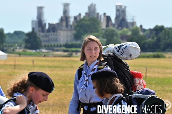 Rassemblement de 30 000 Scouts Unitaires de France à Chambord pour fêter les 50 ans du mouvement,