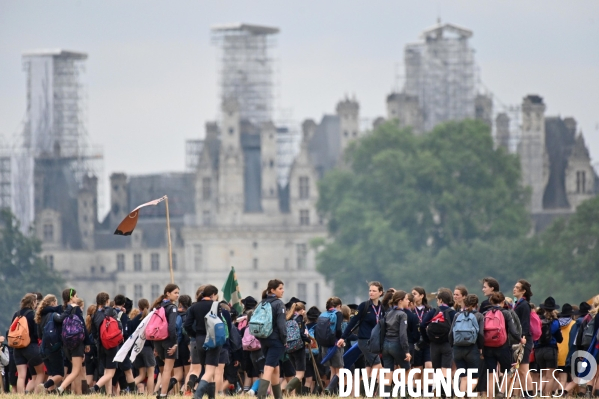 Rassemblement de 30 000 Scouts Unitaires de France à Chambord pour fêter les 50 ans du mouvement,