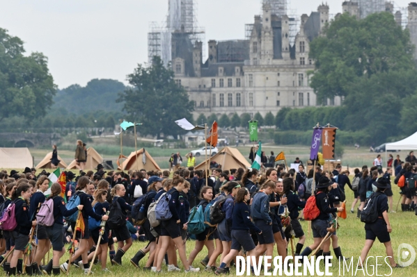 Rassemblement de 30 000 Scouts Unitaires de France à Chambord pour fêter les 50 ans du mouvement,