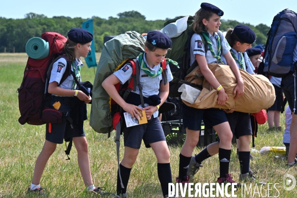 Rassemblement de 30 000 Scouts Unitaires de France à Chambord pour fêter les 50 ans du mouvement,