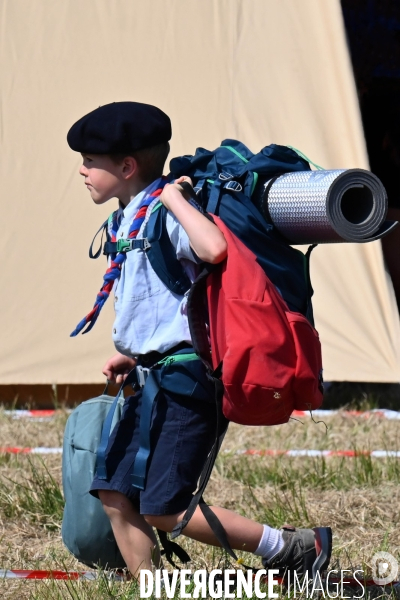 Rassemblement de 30 000 Scouts Unitaires de France à Chambord pour fêter les 50 ans du mouvement,