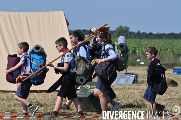 Rassemblement de 30 000 Scouts Unitaires de France à Chambord pour fêter les 50 ans du mouvement,