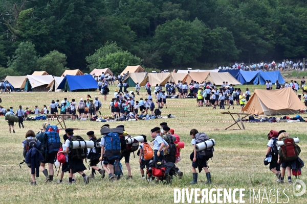 Rassemblement de 30 000 Scouts Unitaires de France à Chambord pour fêter les 50 ans du mouvement,