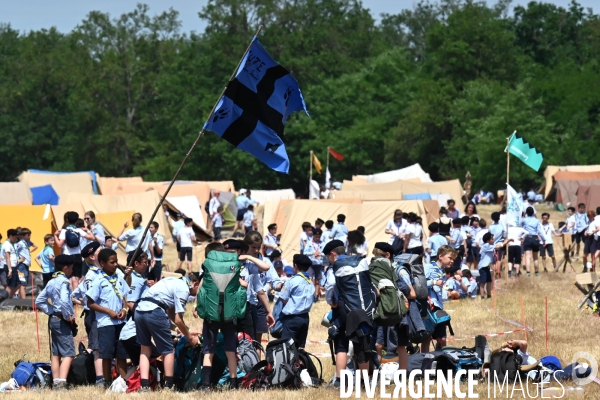 Rassemblement de 30 000 Scouts Unitaires de France à Chambord pour fêter les 50 ans du mouvement,