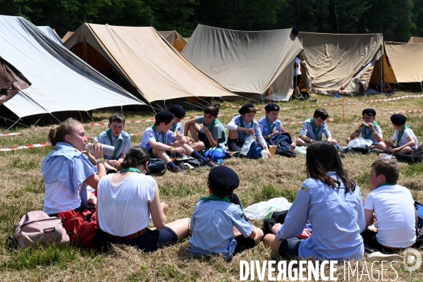 Rassemblement de 30 000 Scouts Unitaires de France à Chambord pour fêter les 50 ans du mouvement,