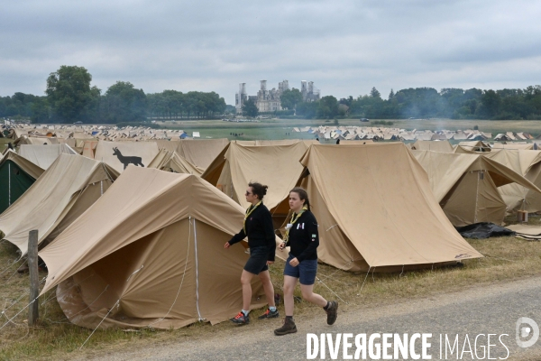 Rassemblement de 30 000 Scouts Unitaires de France à Chambord pour fêter les 50 ans du mouvement,