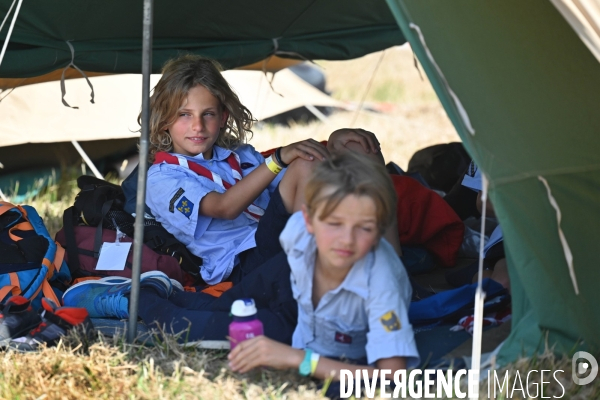 Rassemblement de 30 000 Scouts Unitaires de France à Chambord pour fêter les 50 ans du mouvement,