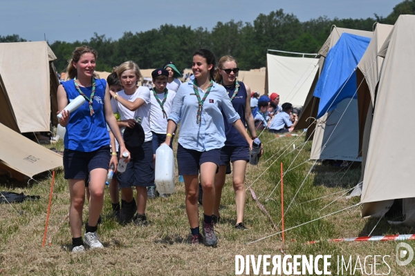 Rassemblement de 30 000 Scouts Unitaires de France à Chambord pour fêter les 50 ans du mouvement,