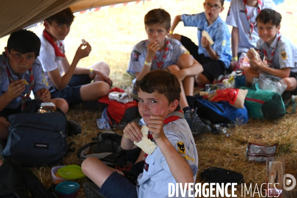 Rassemblement de 30 000 Scouts Unitaires de France à Chambord pour fêter les 50 ans du mouvement,