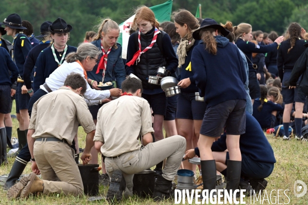 Rassemblement de 30 000 Scouts Unitaires de France à Chambord pour fêter les 50 ans du mouvement,