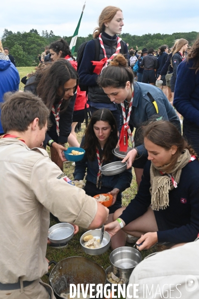 Rassemblement de 30 000 Scouts Unitaires de France à Chambord pour fêter les 50 ans du mouvement,