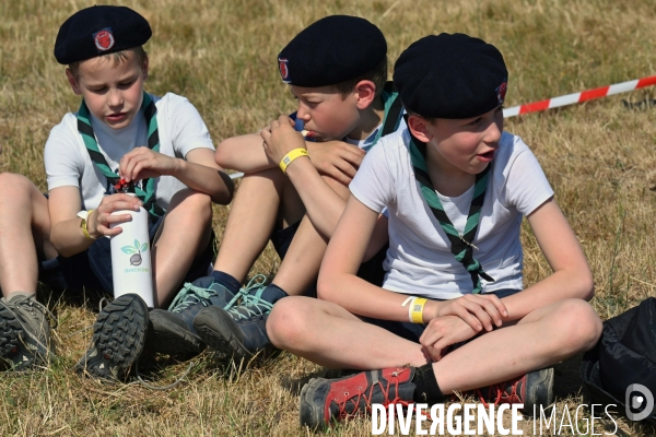 Rassemblement de 30 000 Scouts Unitaires de France à Chambord pour fêter les 50 ans du mouvement,