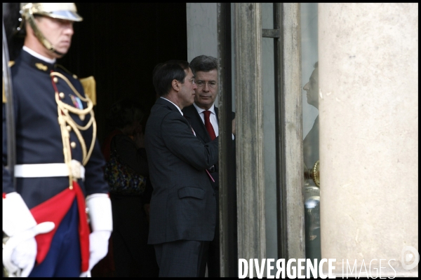 Nicolas sarkozy recoit le president americain georges w bush