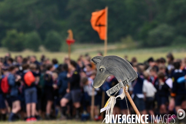 Rassemblement de 30 000 Scouts Unitaires de France à Chambord pour fêter les 50 ans du mouvement,