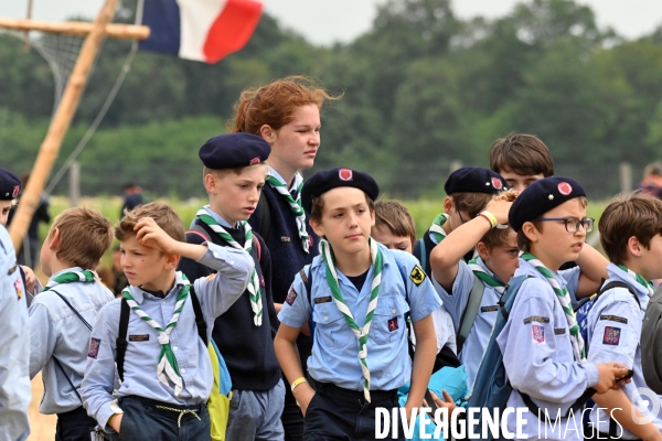 Rassemblement de 30 000 Scouts Unitaires de France à Chambord pour fêter les 50 ans du mouvement,