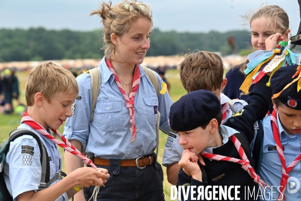 Rassemblement de 30 000 Scouts Unitaires de France à Chambord pour fêter les 50 ans du mouvement,