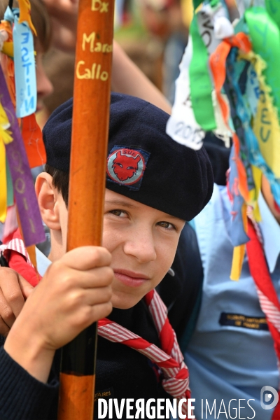 Rassemblement de 30 000 Scouts Unitaires de France à Chambord pour fêter les 50 ans du mouvement,