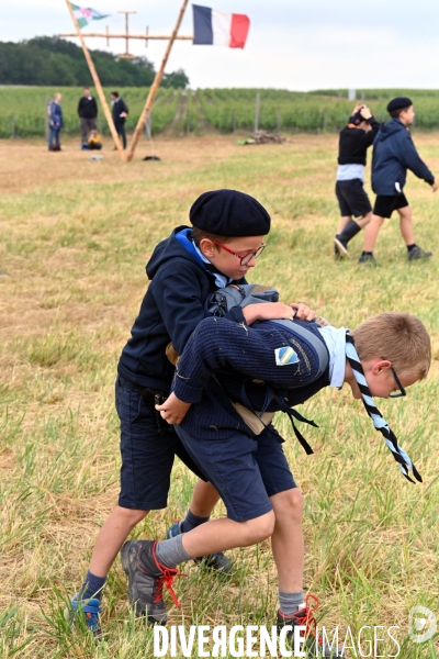 Rassemblement de 30 000 Scouts Unitaires de France à Chambord pour fêter les 50 ans du mouvement,