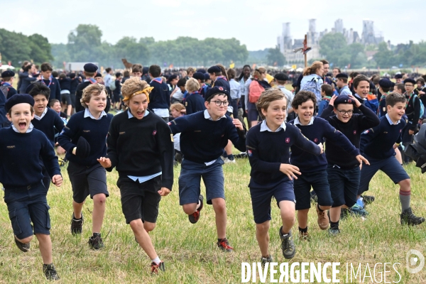 Rassemblement de 30 000 Scouts Unitaires de France à Chambord pour fêter les 50 ans du mouvement,