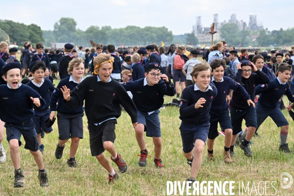 Rassemblement de 30 000 Scouts Unitaires de France à Chambord pour fêter les 50 ans du mouvement,