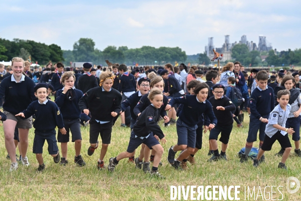 Rassemblement de 30 000 Scouts Unitaires de France à Chambord pour fêter les 50 ans du mouvement,