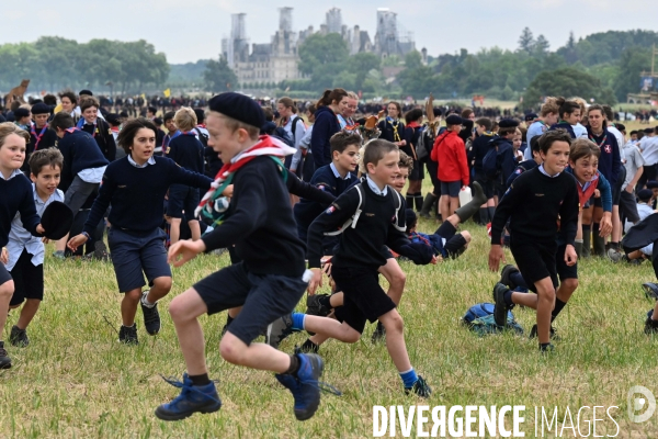 Rassemblement de 30 000 Scouts Unitaires de France à Chambord pour fêter les 50 ans du mouvement,