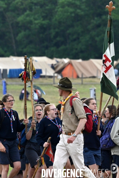Rassemblement de 30 000 Scouts Unitaires de France à Chambord pour fêter les 50 ans du mouvement,