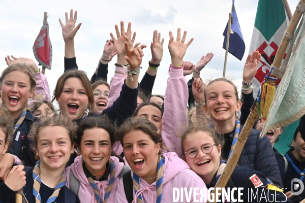 Rassemblement de 30 000 Scouts Unitaires de France à Chambord pour fêter les 50 ans du mouvement,