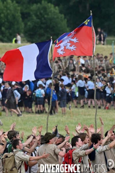 Rassemblement de 30 000 Scouts Unitaires de France à Chambord pour fêter les 50 ans du mouvement,
