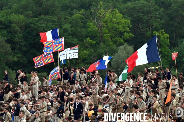 Rassemblement de 30 000 Scouts Unitaires de France à Chambord pour fêter les 50 ans du mouvement,